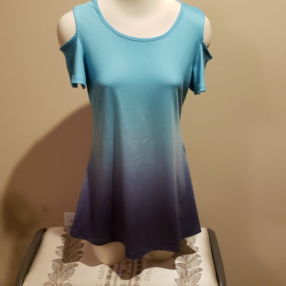 Two tone cold shoulder top